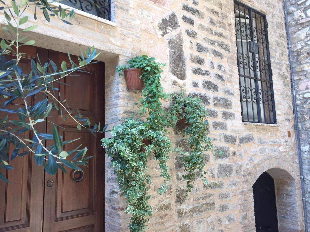 Appartamento Incantevole In Pieno Centro Storico Assisi Exterior foto