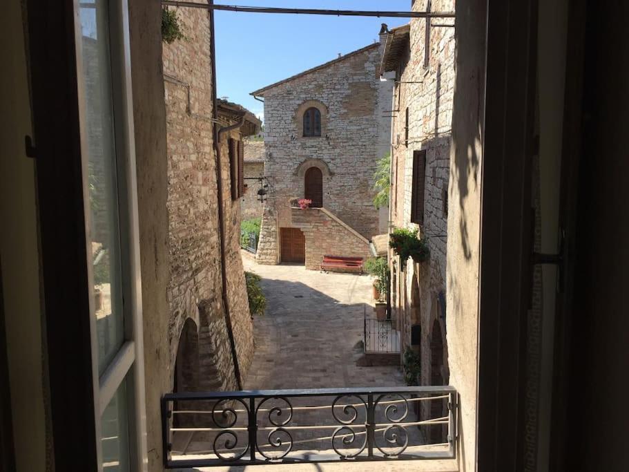 Appartamento Incantevole In Pieno Centro Storico Assisi Exterior foto